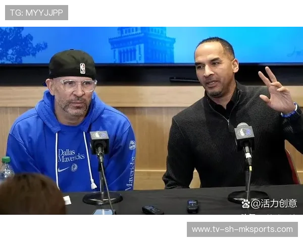 球队管理层宣布延长主帅合同以稳定战局,球队管理人员 球队管理层宣布延长主帅合同以稳定战局,球队管理人员