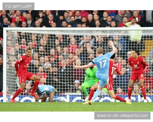 德布劳内长传制导助攻福登,曼城15分钟内完成闪击两球